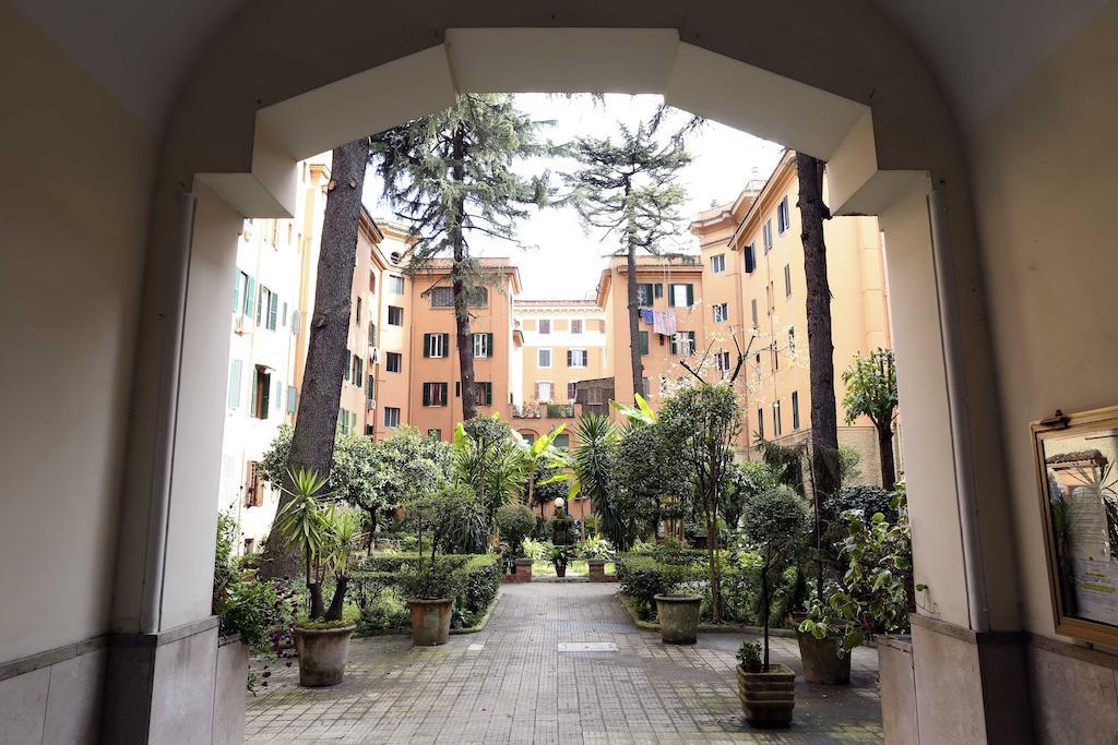 Caracciolo Guest House Рим Экстерьер фото